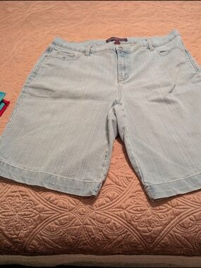 Gloria Vanderbilt Light Blue Denim Knee-Length Shorts